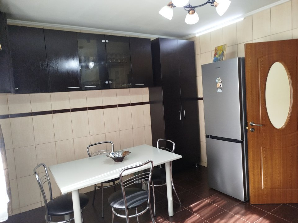 Oferta inchiriere apartament 4 camere zona Mall Vitan // Foisorului