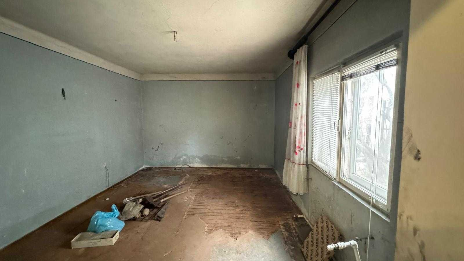 Vanzare teren 195 mp + casa demolabila/renovabila | Cotroceni  Eroilor | curte comuna |