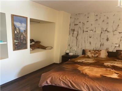 Oferta vanzare casa 4 camere Zona Romana// Renovata // Centrala termica