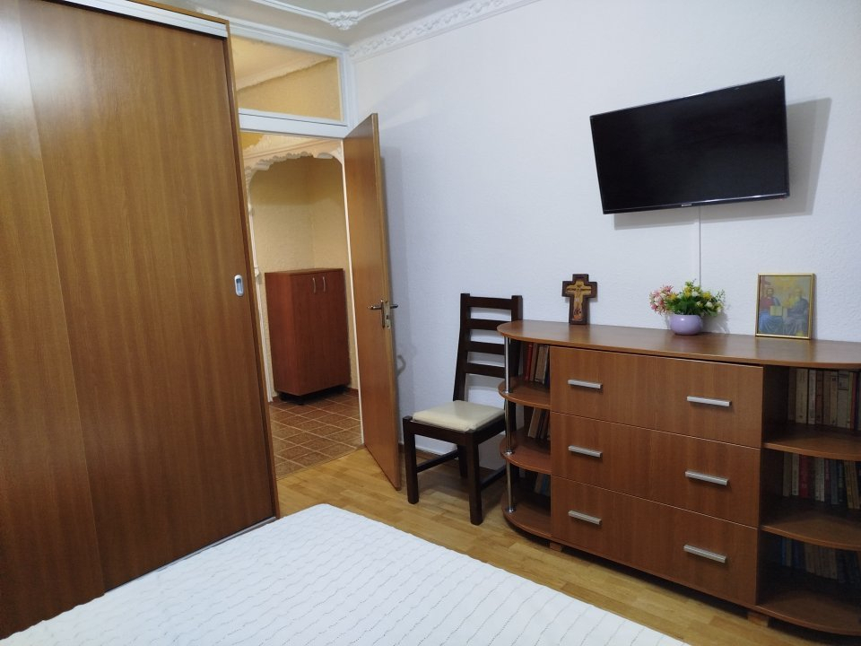 Oferta inchiriere apartament 4 camere zona Mall Vitan // Foisorului