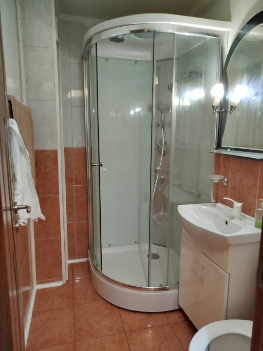 Oferta inchiriere apartament 4 camere zona Mall Vitan // Foisorului