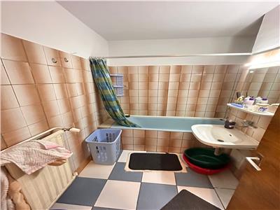 Vanzare Apartament 4 Camere/95 mp/Benzinaria MOL/Piata Muncii