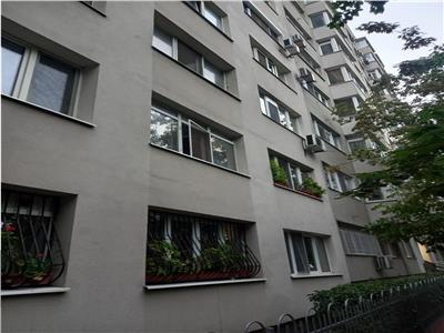 Apartament 3 camere , Titan Metrou, bloc 1979, decomandat, 70mp utili, renovat integral, mobilat si utilat premium, liber,  ofertă rară.