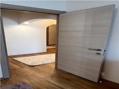 Oferta inchiriere apartament 3 camere zona Mall Vitan // Centrala proprie pe gaz