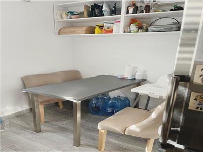 Vanzare apartament 3 camere, Titan, absolut deosebit, etaj 2/4, bloc reabilitat, decomandat, amenajat premium, loc de parcare