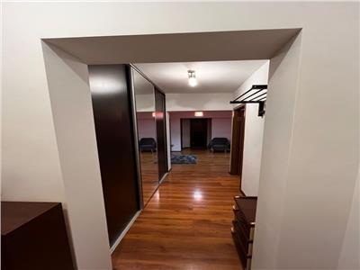 vanzare apartament 3 camere, titan, bloc 1986, etaj 5/8, amenajat, 2 bai, bloc stradal. Bucuresti