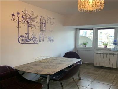 apartament 3 camere, Unirii , Decebal stradal, 88mp, decomandat, amenajat modern , etaj 6 ,vedere integrala  la bulevard, orientare Sud, loc parcare, liber.