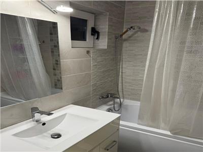 vanzare apartament 2 camere, Bd Unirii stradal, intrare stradala, vedere exclusiv la bulevard, etaj 4, dec, ultrafinisat, 70mp utili