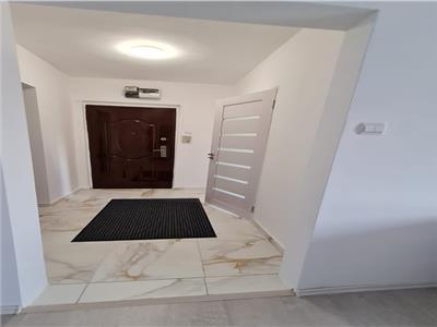 vanzare apartament 2 camere, Titan, Trapezului, Bd 1 Decembrie, bloc la strada, 51mp utili, reabilitat, renovat in totalitate