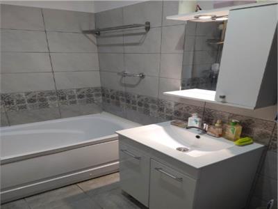 vanzare apartament 3 camere, Titanul Nou, dec, et 1/4 cu lift, bloc 2018, parcare, 2 bai, monitorizare video, 78mp utili.