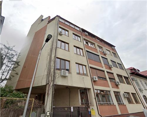 Penthouse  mansarda 3 camere renovat 2024 | Dacia  Eminescu |