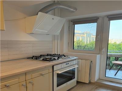 vanzare apartament 2 camere, Bd Unirii stradal, intrare stradala, vedere exclusiv la bulevard, etaj 4, dec, ultrafinisat, 70mp utili