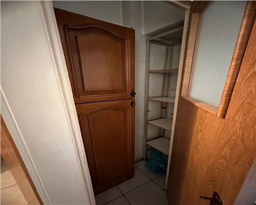 Vanzare apartament 3 camere, Bd 1 Decembrie,  bloc 1986,, stradal, etaj 5,  semidec, 71mp,  2 bai